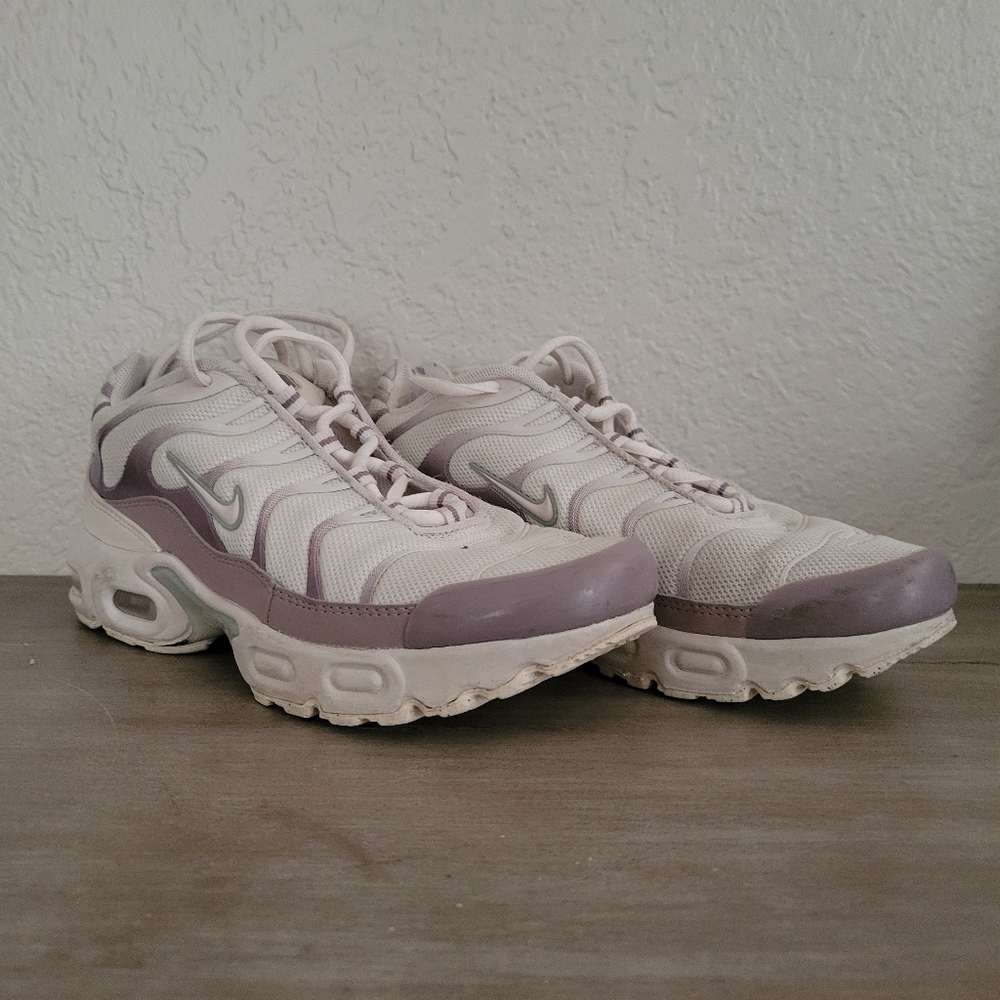 Nike Air Max Plus Girls Lavender and White Sneakers